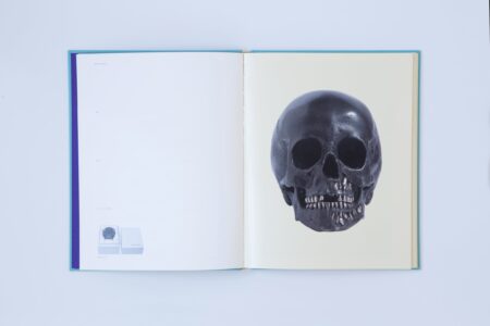 'New Religion' (2009) par DAMIEN HIRST 'New Religion' (2009) par DAMIEN HIRST